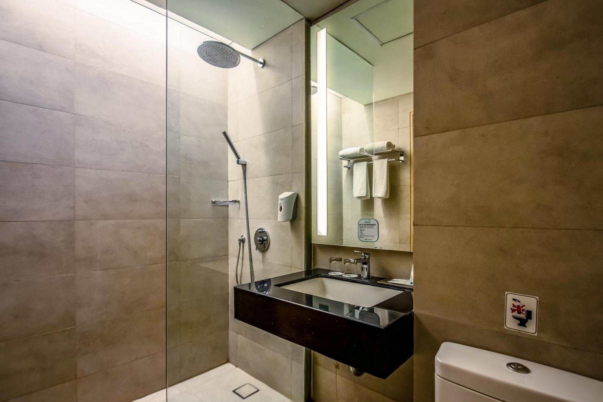 Hotel Ayola Lippo Чикаранг Экстерьер фото