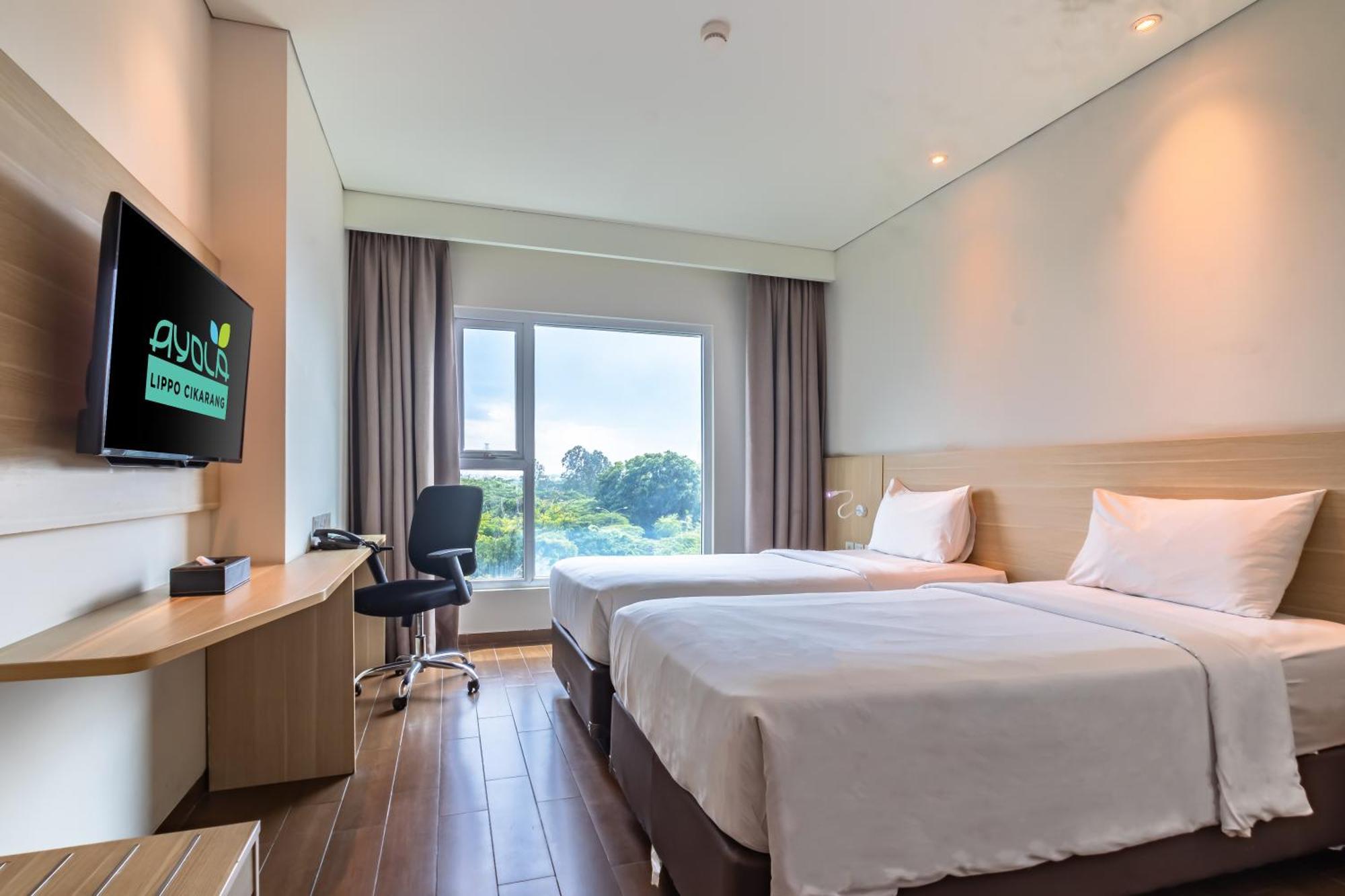 Hotel Ayola Lippo Чикаранг Экстерьер фото