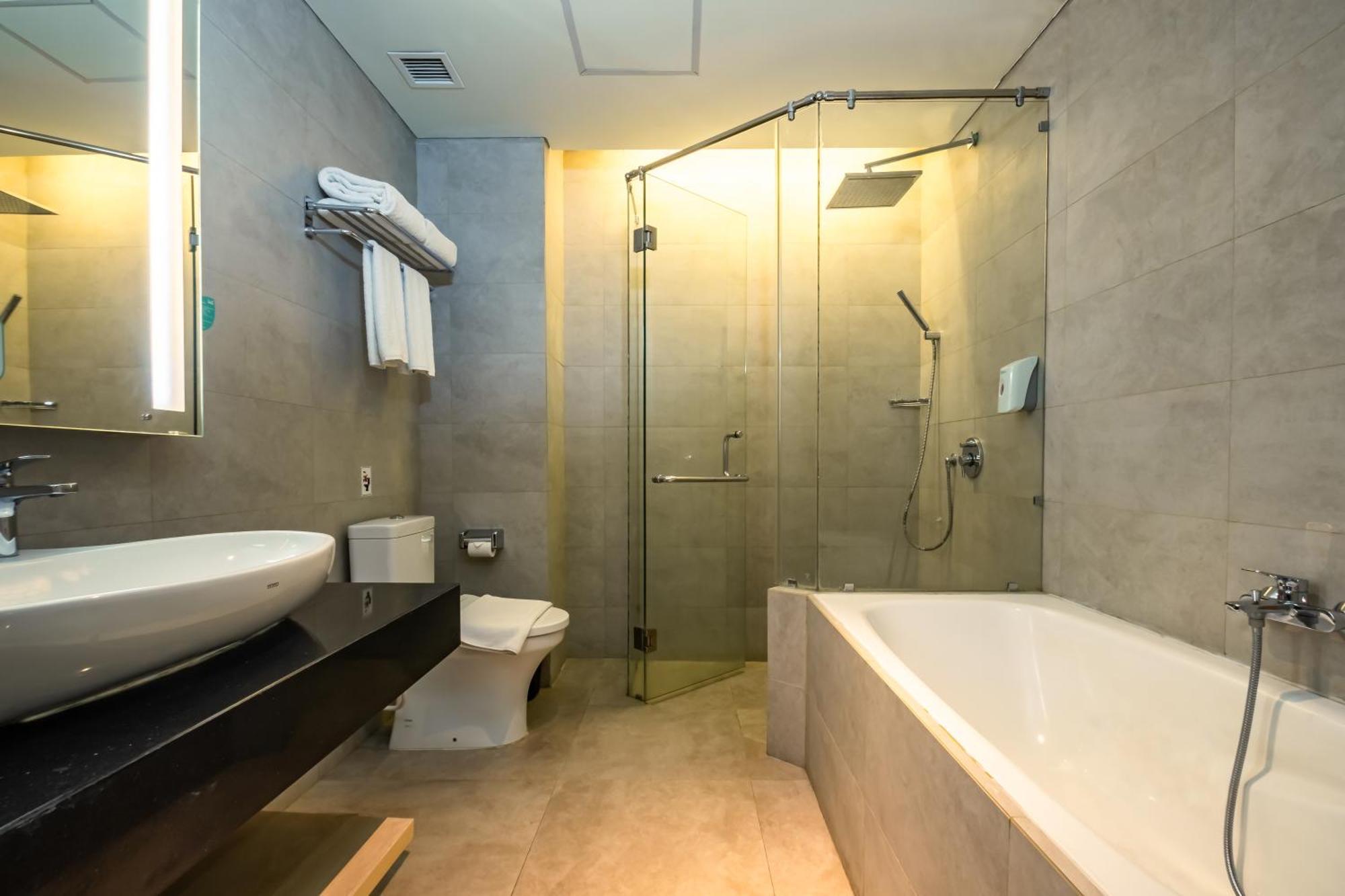 Hotel Ayola Lippo Чикаранг Экстерьер фото